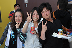 ジュース、カクテルやおにぎりも