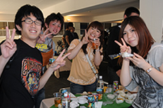 1階駐車場もこの日はパーティー会場