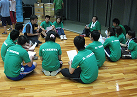 会場設営前のミーティング