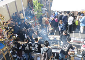 焼き鳥がフル回転