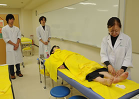 経絡治療クラブによる鍼の治療体験