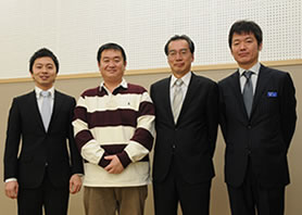 関係者で記念撮影