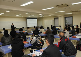 奨学金・就職相談について説明