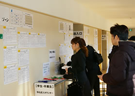 壁一面に求人情報が掲載されました