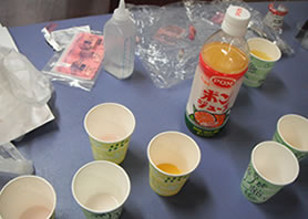 色んな飲み物に薬を溶かして、味くらべ