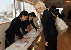 新入生の受付開始