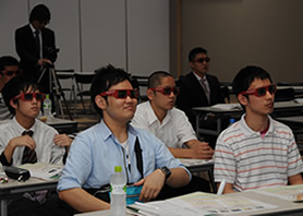 3Dメガネ着用！