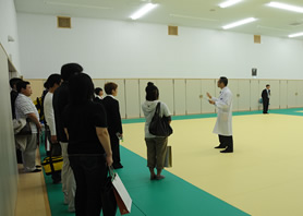 キャンパスツアー(柔道場にて)