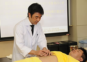 「お灸の実技」弘中先生