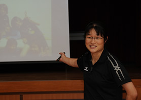 セルフケアについて説明する松下先生