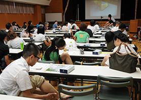 参加者のみなさんでマッサージの実技をおこないました。