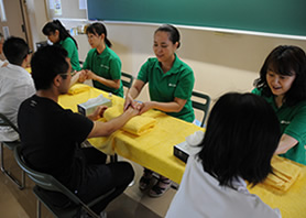 無料でハンドトリートメントを体験していただきました。