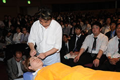 北川先生の「美容鍼灸」実技公開