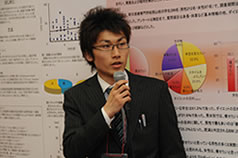 卒業生の西浦くんによるパネル発表