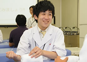 学生スタッフが丁寧に説明します