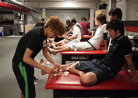 足と足関節のテーピング実習