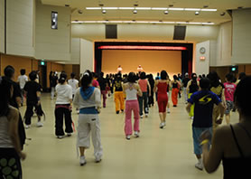 熱狂的な会場の様子