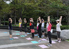 本校鍼灸学科教員の松下先生によるストレッチ指導
