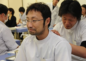 押手を練習し、患者さんの心地よさを追求する