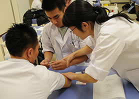 痛くない鍼は手の動きが大事