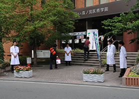 在校生がお出迎え