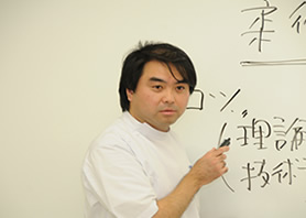 森ノ宮の柔道整復について説明する川畑先生