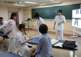 実技体験～包帯の巻き方～