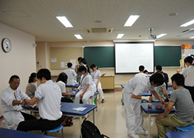 参加者にもテーピングを体験していただきました