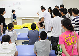 鍼灸学科体験実技～1年生の実技を体験してみよう～