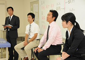 鍼灸学科卒業生の服部先生、富田先生、松下先生によるスポーツトレーナー対談