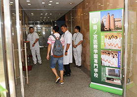 在校生がお出迎え