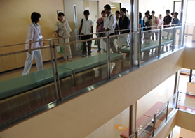 キャンパスツアーでは本校施設を順番にご紹介します