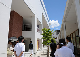 キャンパスツアーにて「アネックス校舎」を見学