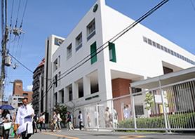 キャンパスツアーにてアネックス校舎のご案内