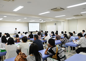 入試ガイドではAO入試エントリーシートを配布