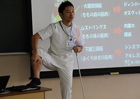 柔道整復学科の外林先生による筋肉の説明