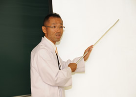 柔道整復学科の小笠原先生によるコースガイド