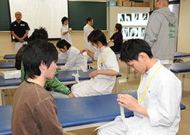 在校生から直接レクチャーを受けました