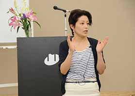 「夏バテ対策で乗り切ろう！」について講演する志垣先生