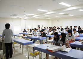 奨学金・就職相談について説明