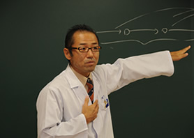 森ノ宮柔整の特長を話す小笠原先生