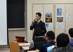 受講生の質問に丁寧に答える川口先生